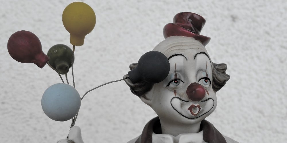scary clown statue